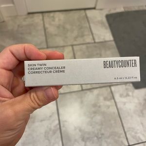 Skin twin concealer NIB